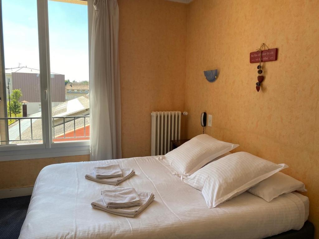 Hotel De La Poste Falaise  Esterno foto